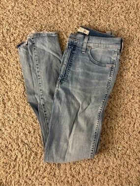 Light Wash Women's Jeans - Classic Skinny Fit